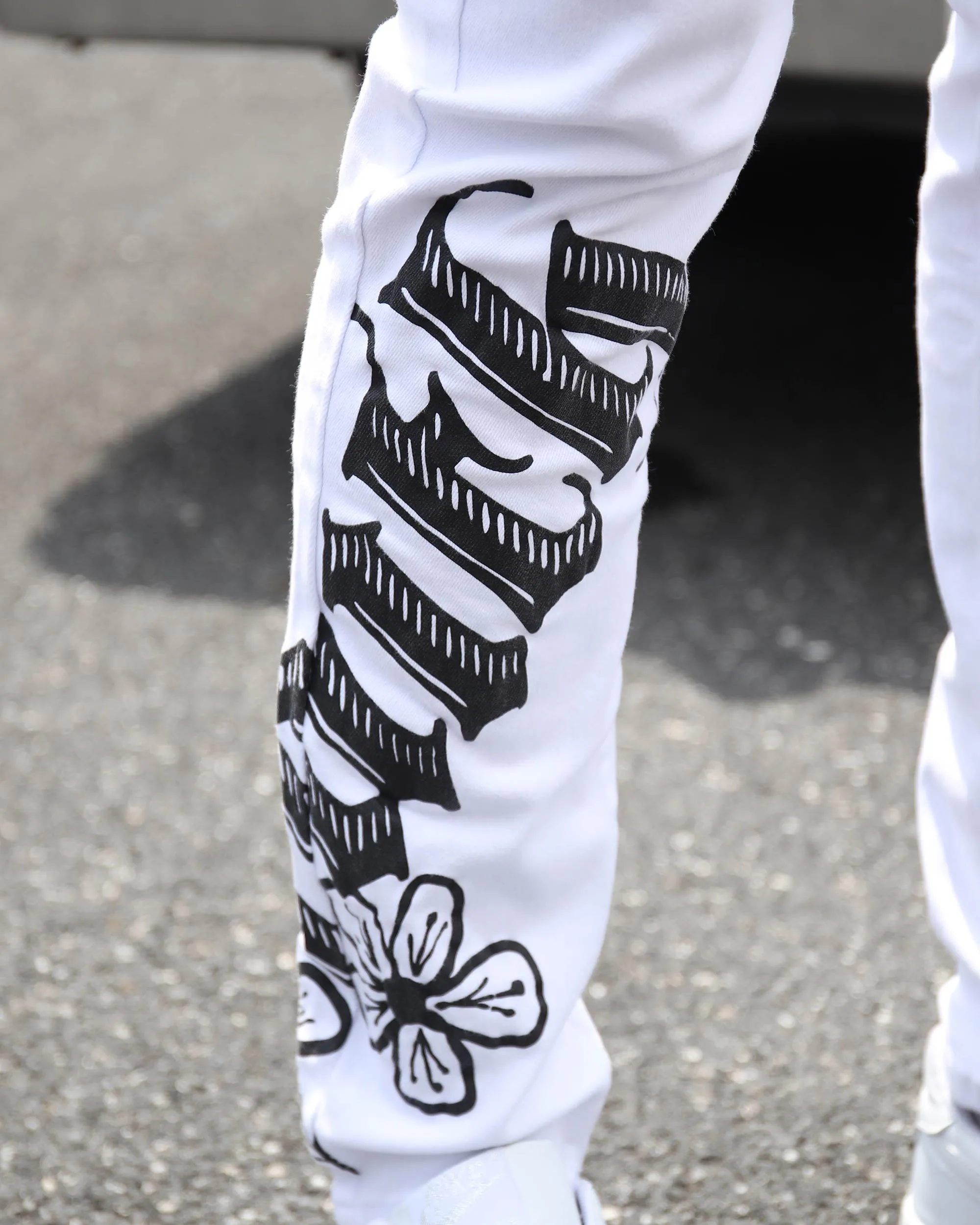 Streetwear White Ripped Jeans with Colorful Graffiti